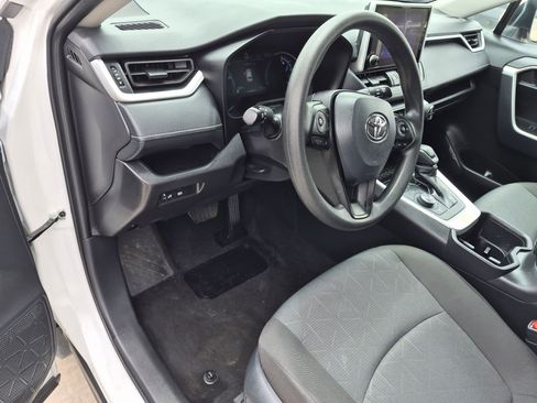 Used 2025 Toyota RAV4 XLE AWD/4WD image 16