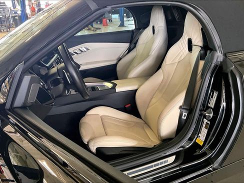 Certified 2023 BMW Z4 sDrive30i w/ Convenience Package RWD image 7