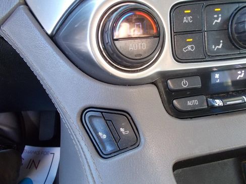 Used 2018 Chevrolet Suburban LT image 24