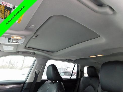 Used 2023 Toyota Highlander Limited image 12