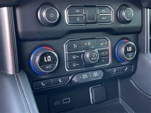 Used 2021 Chevrolet Tahoe Z71 w/ Z71 Off-Road Package image 18