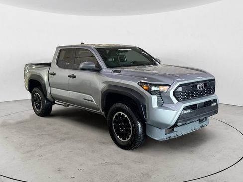 Used 2025 Toyota Tacoma TRD Off-Road AWD/4WD image 3