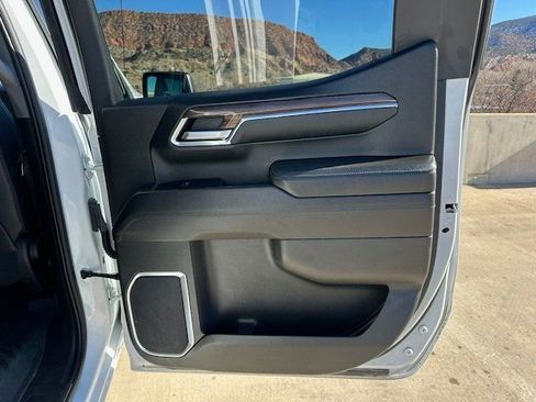 Used 2023 Chevrolet Silverado 1500 LT Trail Boss w/ Convenience Package II image 17