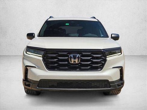 Used 2025 Honda Pilot Sport image 2