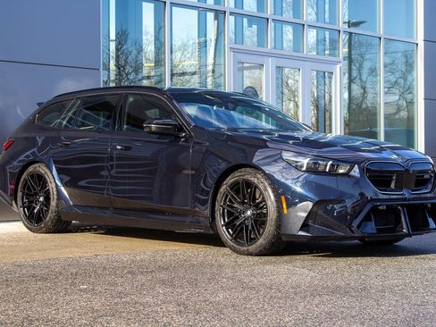 Used 2025 BMW M5 Touring image 3