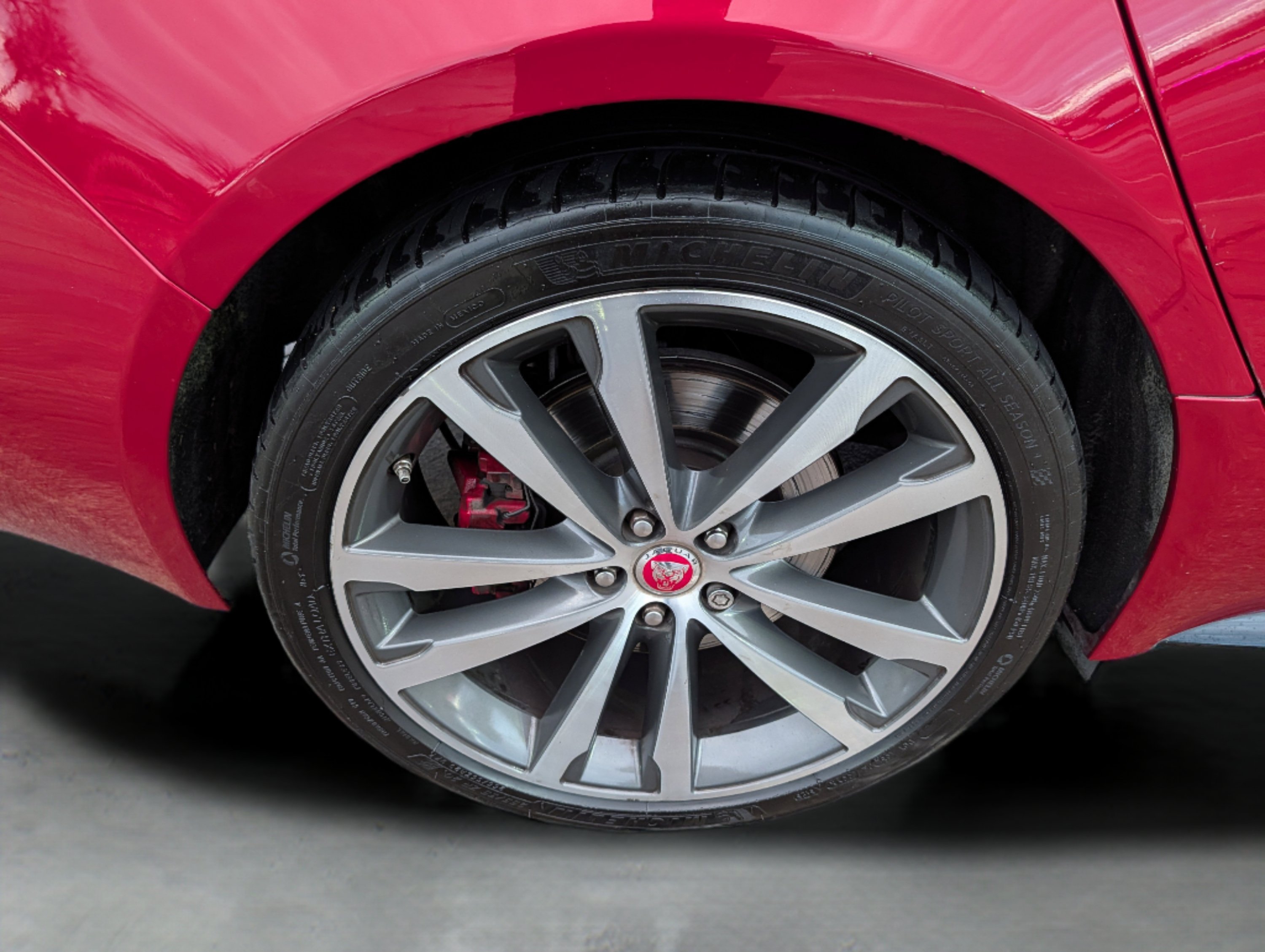 Used 2018 Jaguar XF S RWD image 76