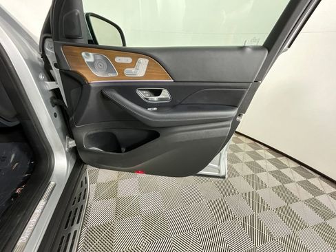 Used 2020 Mercedes-Benz GLS 450 4MATIC image 22