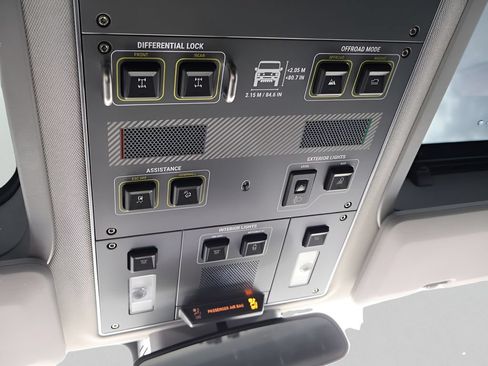 Used 2025 INEOS Grenadier AWD/4WD image 31