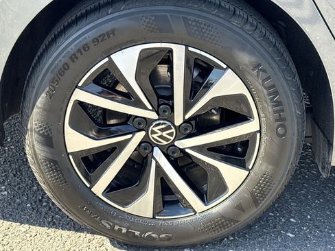 Certified 2025 Volkswagen Jetta S image 7