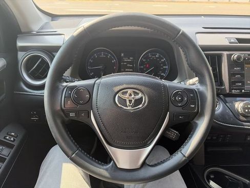 Used 2018 Toyota RAV4 XLE AWD/4WD image 14