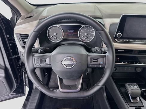 Used 2025 Nissan Rogue SV w/ SV Premium Package FWD image 11