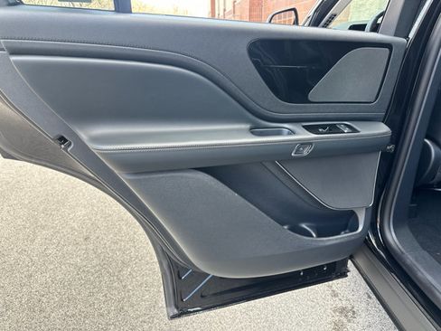 New 2026 Lincoln Aviator AWD image 30
