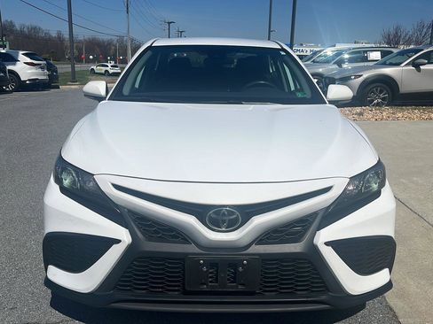 Used 2022 Toyota Camry SE w/ Carpet Mat Package (TMS) image 2
