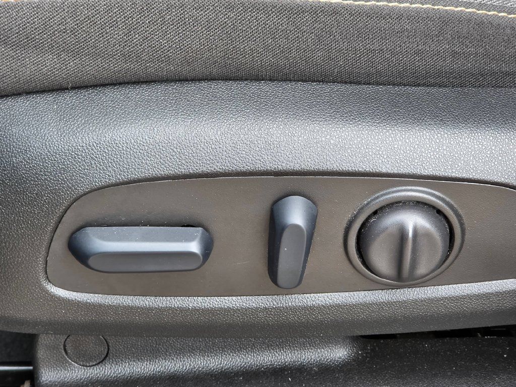 Used 2024 Chevrolet Equinox LT FWD image 17