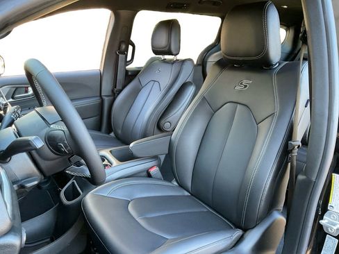 New 2026 Chrysler Pacifica Select image 27