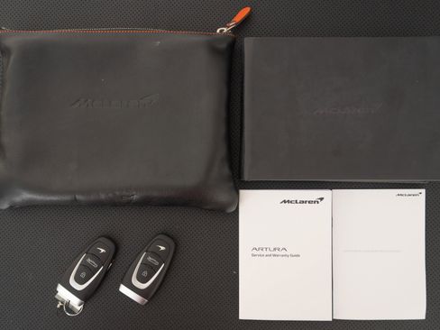 Used 2023 McLaren Artura RWD image 18