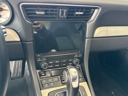 Used 2019 Porsche 911 Targa 4 GTS image 19