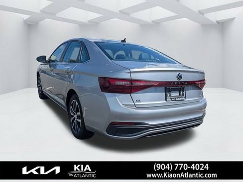 Used 2025 Volkswagen Jetta SE FWD image 5
