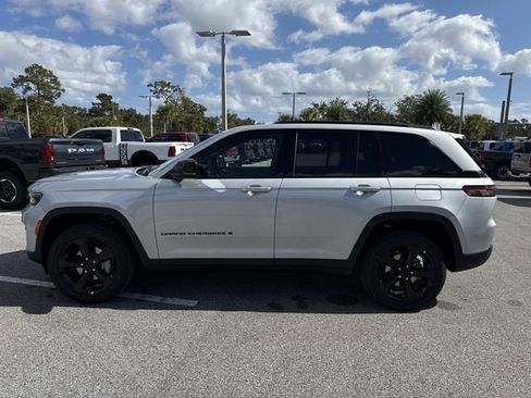 New 2025 Jeep Grand Cherokee Limited w/ Black Appearance Package image 6
