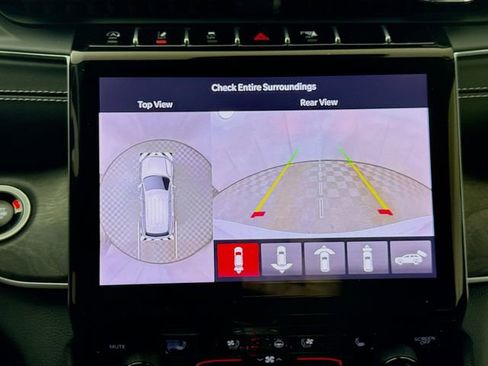 Used 2025 Jeep Grand Cherokee Limited w/ Luxury Tech Group II image 14