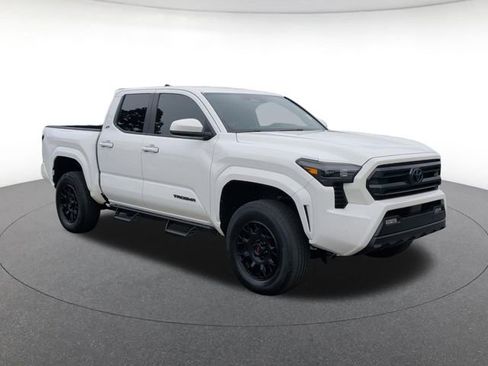 Used 2024 Toyota Tacoma SR5 w/ SR5 Upgrade Package AWD/4WD image 8