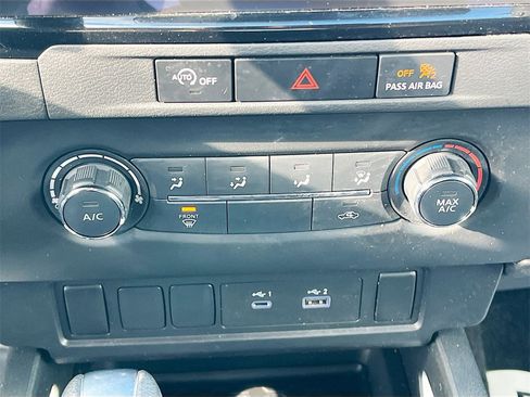 Used 2024 Nissan Frontier SV image 15