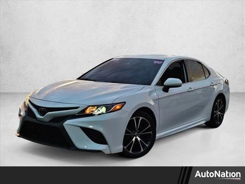 Used 2020 Toyota Camry SE image 1