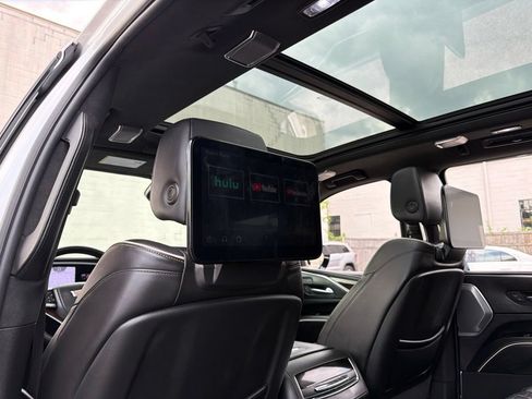 Used 2023 Cadillac Escalade Sport Platinum w/ LPO, ONYX Package AWD/4WD image 28