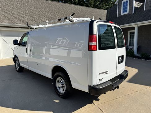 Used 2015 Chevrolet Express 2500 RWD image 4