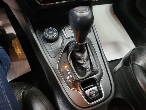 Used 2019 Jeep Cherokee Limited image 40