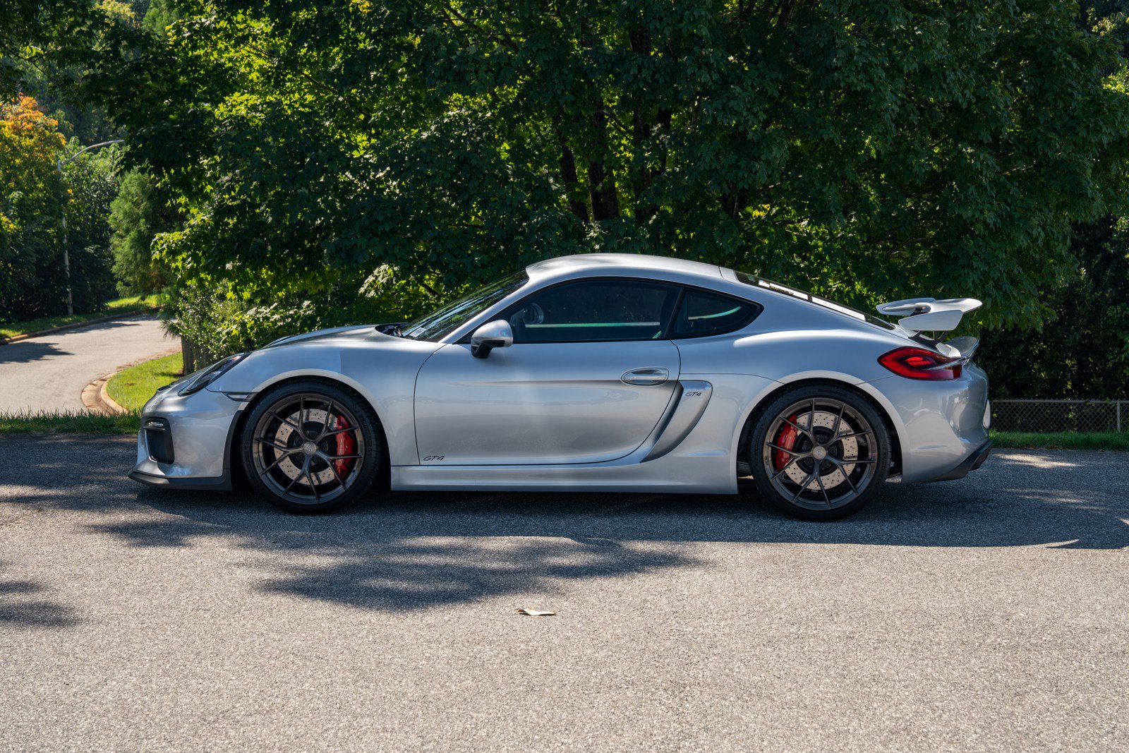 Certified 2016 Porsche Cayman GT4 RWD image 2