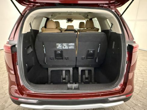 Used 2024 Kia Carnival LX image 7