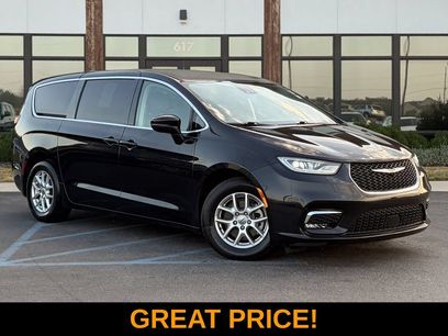 Used 2023 Chrysler Pacifica Touring-L