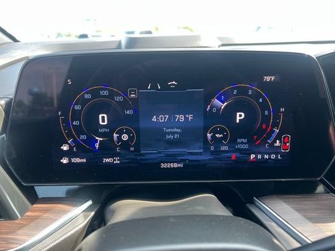 Certified 2025 Chevrolet Suburban Z71 AWD/4WD image 21