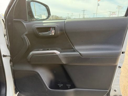 Used 2017 Toyota Tacoma TRD Off-Road w/ Tow Package image 23