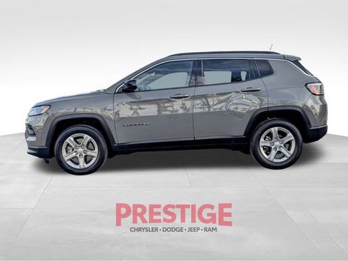 Used 2024 Jeep Compass Latitude image 10