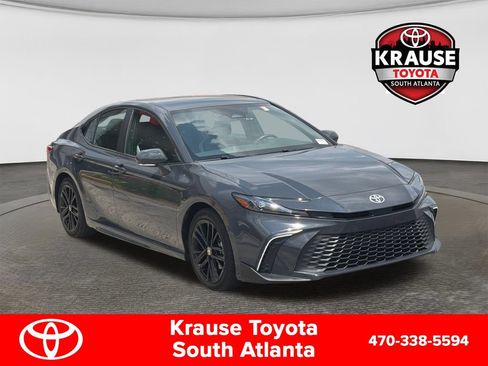 Used 2025 Toyota Camry SE w/ Convenience Package FWD image 1