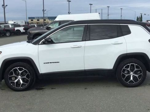 Used 2024 Jeep Compass Limited image 5
