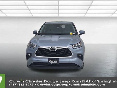 Used 2023 Toyota Highlander LE image 5
