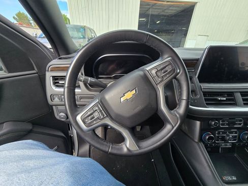 Used 2023 Chevrolet Suburban Premier image 12