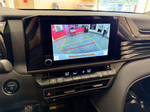 Used 2025 Toyota Camry SE FWD image 10
