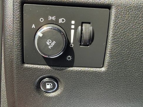 Used 2015 Jeep Grand Cherokee Limited image 16