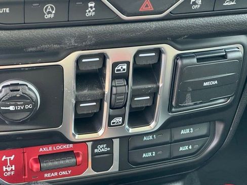 New 2026 Jeep Gladiator Sport AWD/4WD image 23