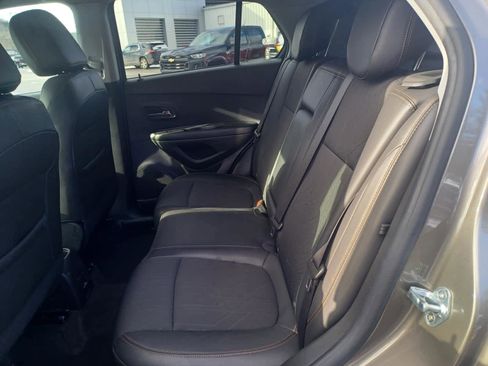 Used 2022 Chevrolet Trax LT w/ LT Convenience Package image 15