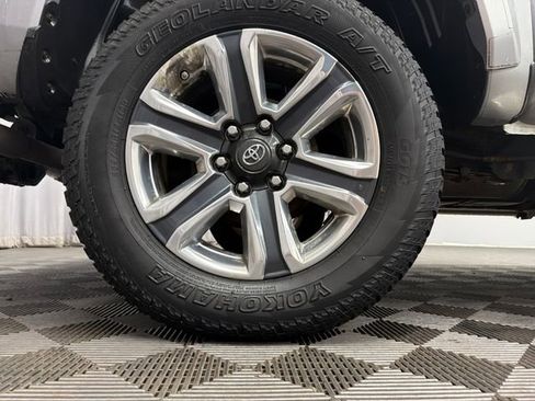 Used 2016 Toyota Tacoma Limited w/ Towing Package AWD/4WD image 30