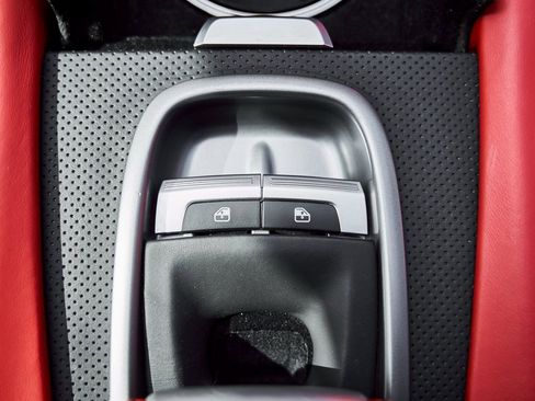 Used 2019 Ferrari GTC4Lusso image 64