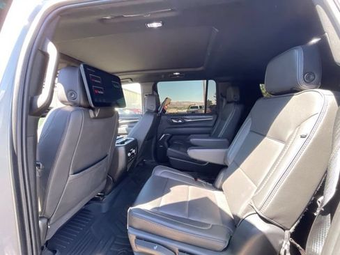 Used 2023 GMC Yukon XL Denali w/ Denali Reserve Package AWD/4WD image 13