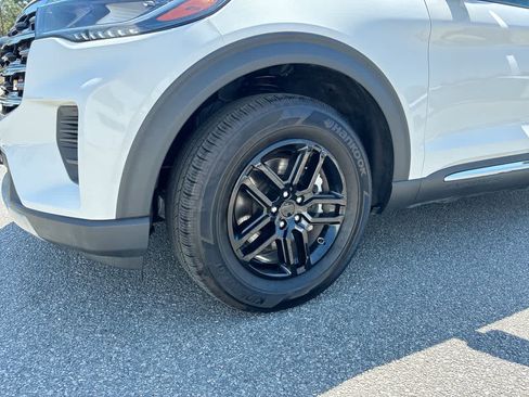 Used 2025 Ford Explorer Active AWD/4WD image 32