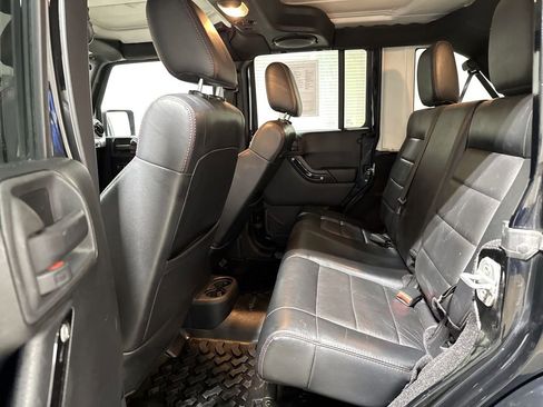 Used 2012 Jeep Wrangler Unlimited Sahara AWD/4WD image 21