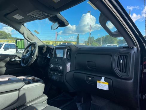 New 2025 GMC Sierra 2500 Pro image 7